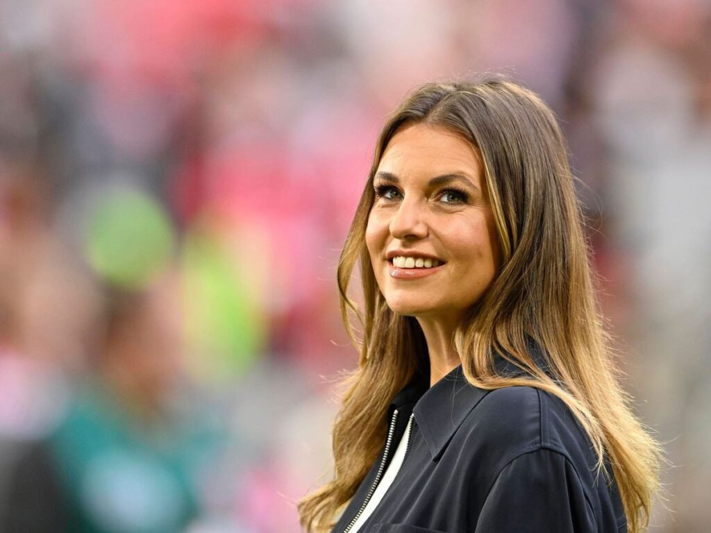 Laura Wontorra ungeschminkt: Ein ehrlicher Blick hinter die Kulissen laura wontorra ungeschminkt