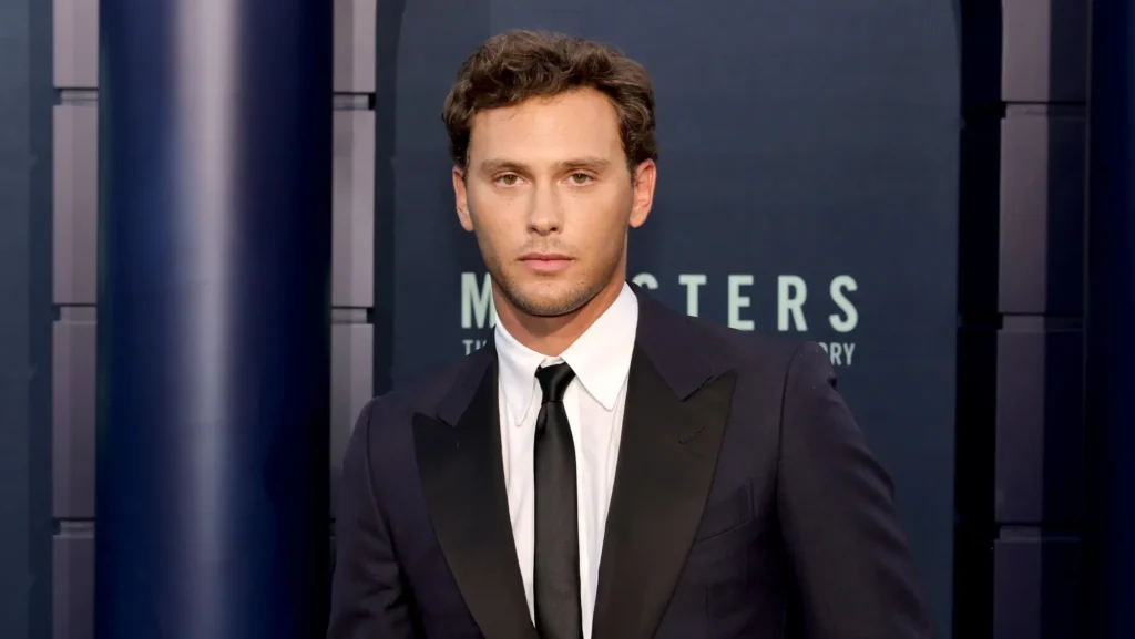 Wer spielt Erik Menendez in Monsters? Cooper Kochs Alter, Größe und frühere Rollen cooper koch