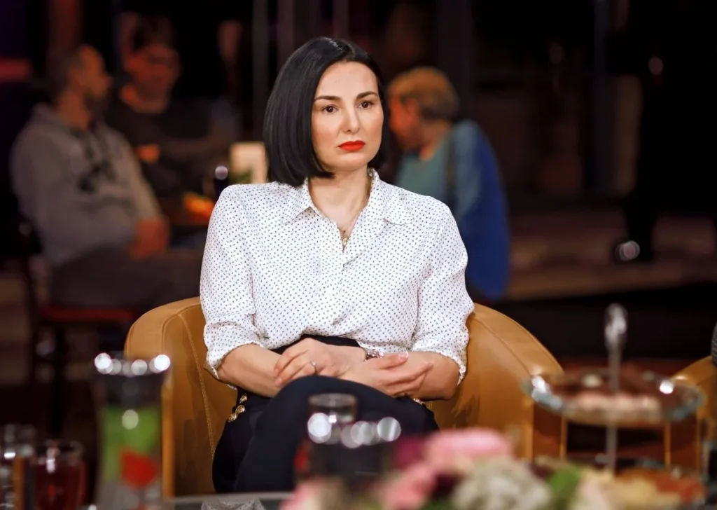 Mimi Fiedler ungeschminkt: Authentizität und echte Schönheit im Fokus mimi fiedler ungeschminkt