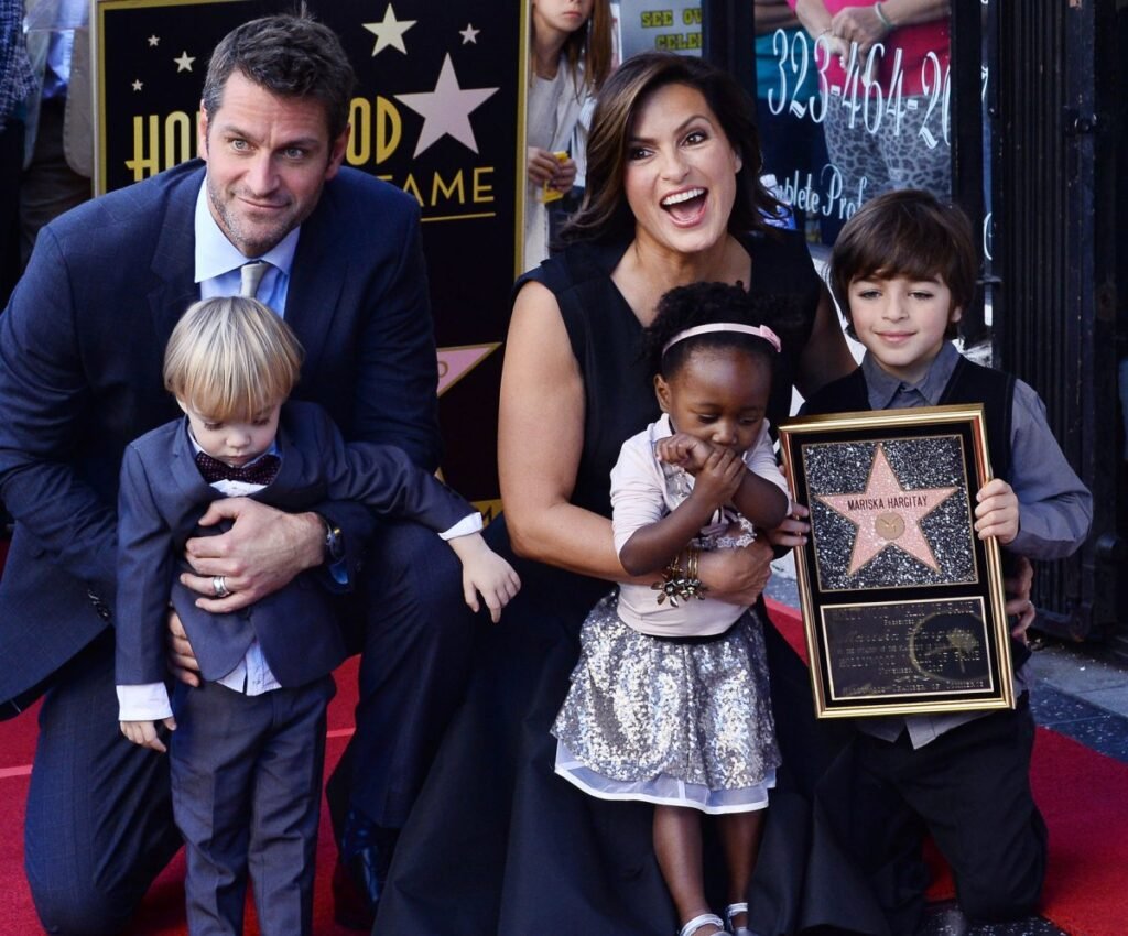 Das Vermögen von Mariska Hargitay verrät, wie viel sie mit Law & Order verdient Mariska Hargitay
