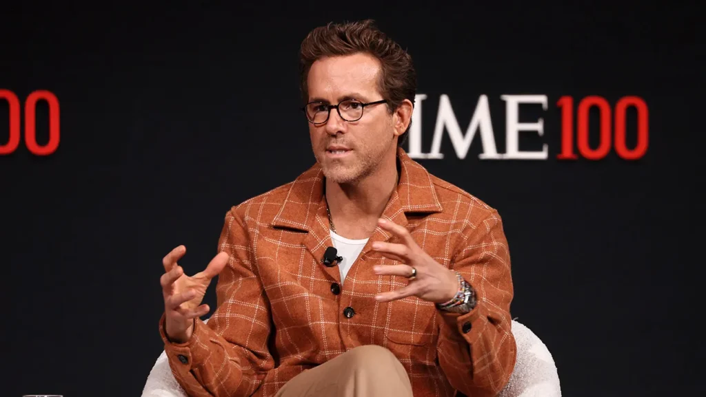 Travis Kelce bricht Ryan Reynolds und Blake Lively ab, um Taylor Swift davor zu bewahren, „unter den Bus geworfen“ zu werden ryan reynolds