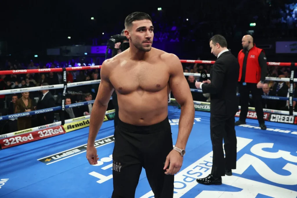 Wie hoch ist das Nettovermögen von Tommy Fury im Jahr 2022? Tommy Fury